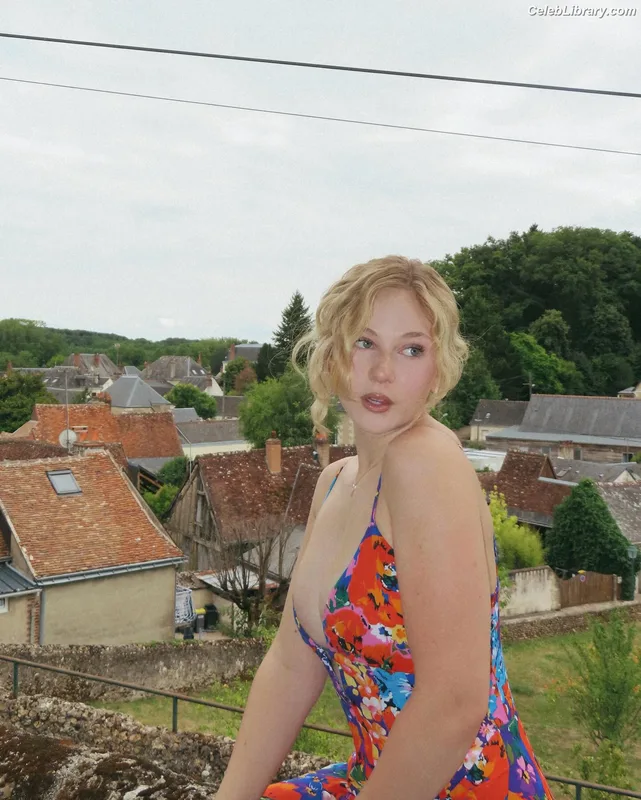 Lily Brooks O’Briant photo 3 of 1107
