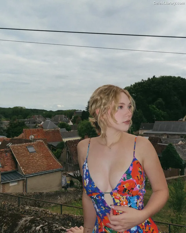 Lily Brooks O’Briant photo 4 of 1107