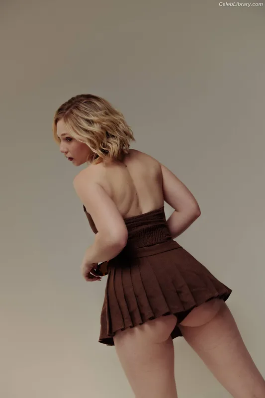 Lily Brooks O’Briant photo 8 of 1107