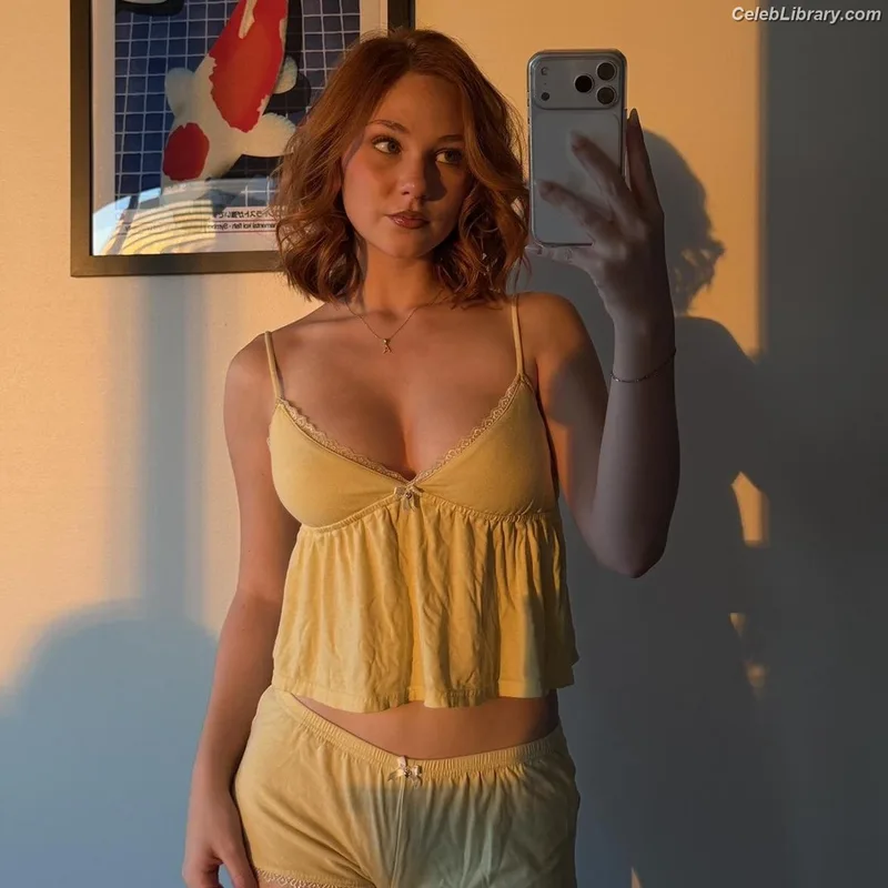 Lily Brooks O’Briant photo 16 of 1107