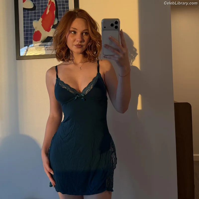 Lily Brooks O’Briant photo 18 of 1107