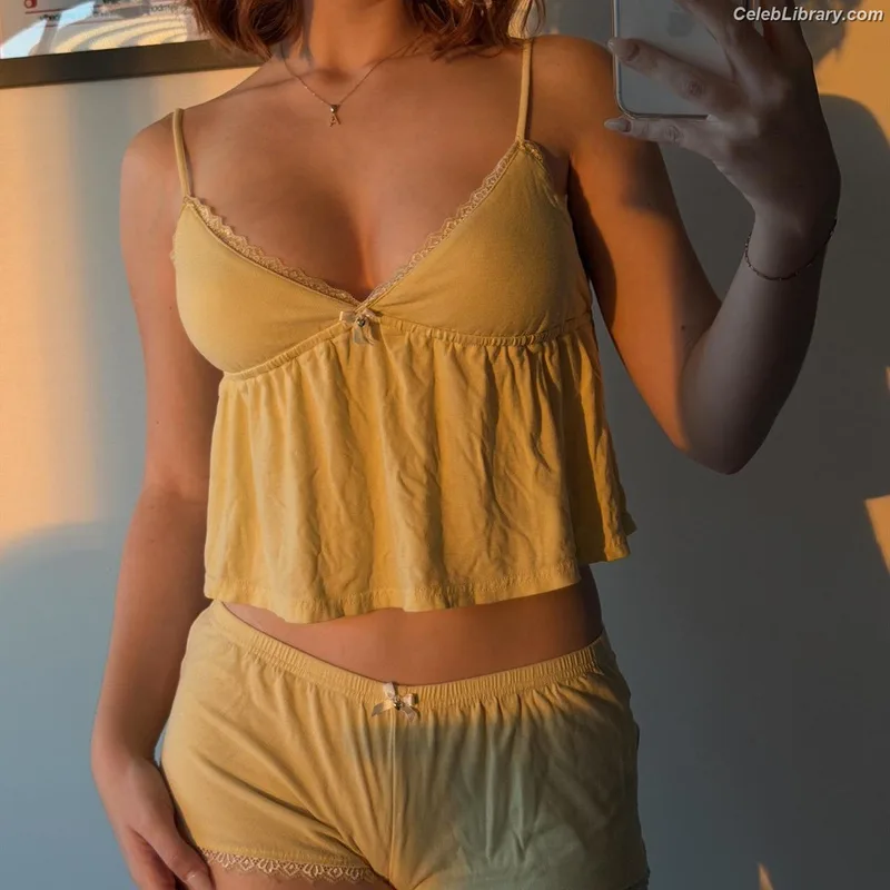 Lily Brooks O’Briant photo 21 of 1107