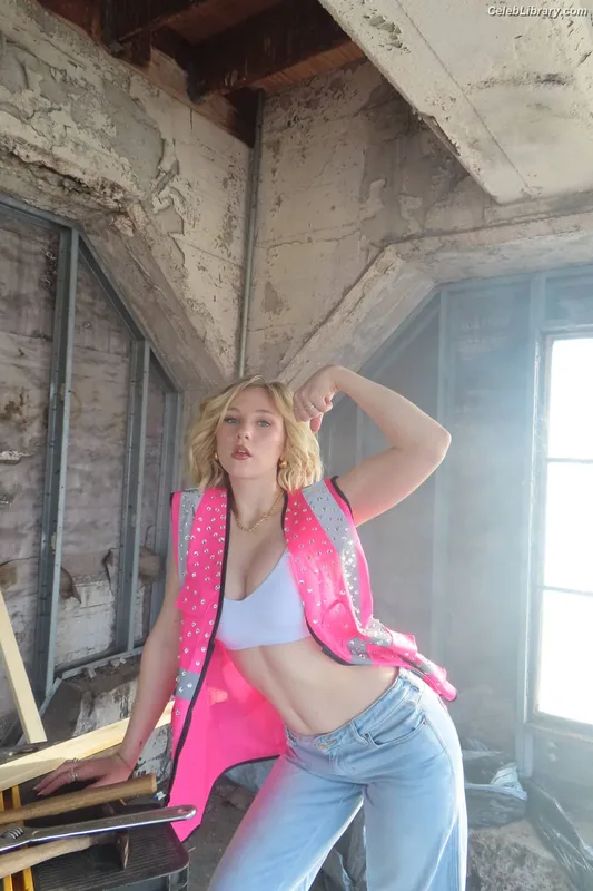 Lily Brooks O’Briant photo 23 of 1107