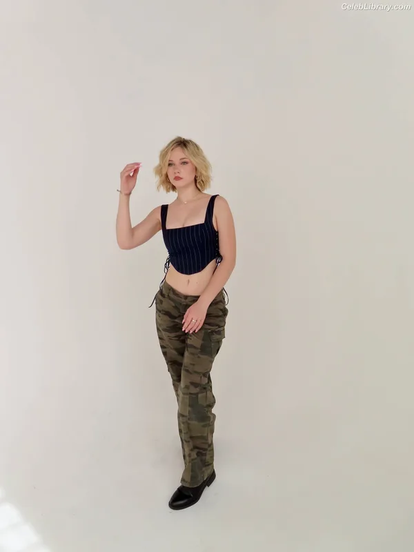 Lily Brooks O’Briant photo 24 of 1107