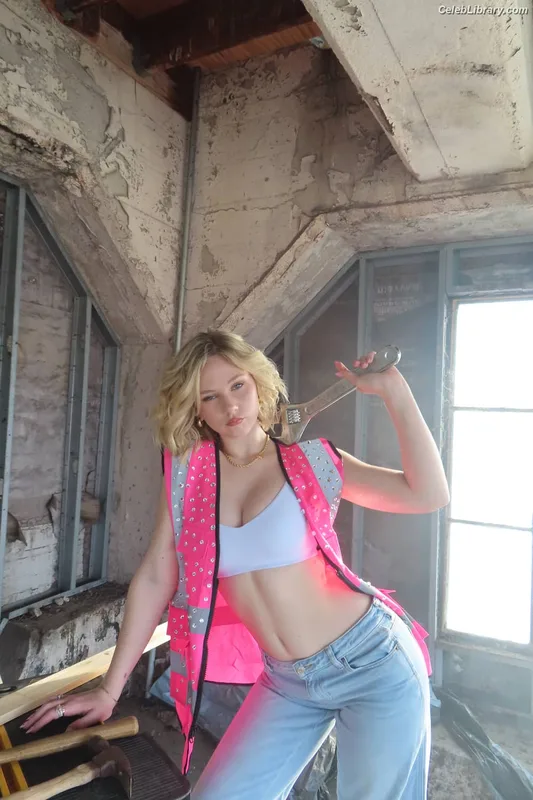 Lily Brooks O’Briant photo 2 of 1107