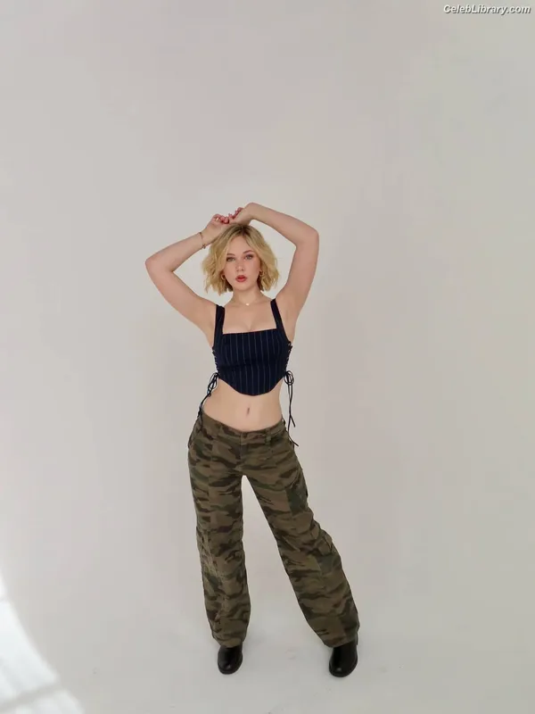 Lily Brooks O’Briant photo 3 of 1107