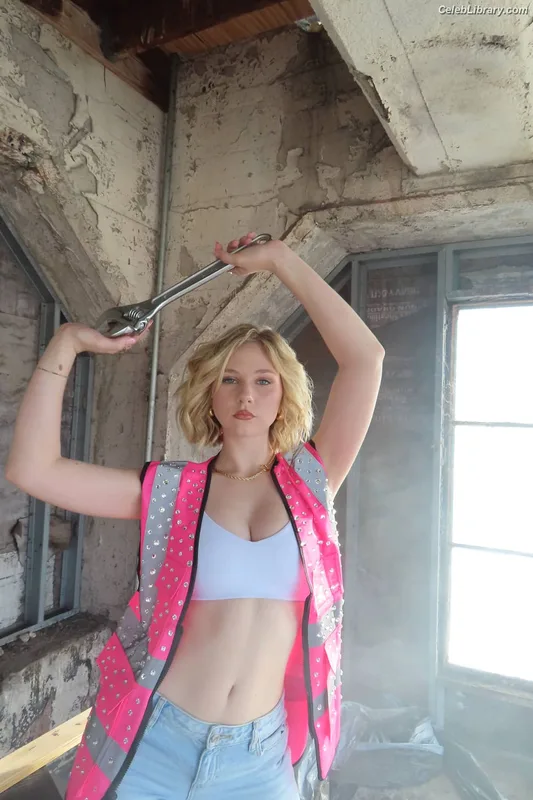 Lily Brooks O’Briant photo 4 of 1107