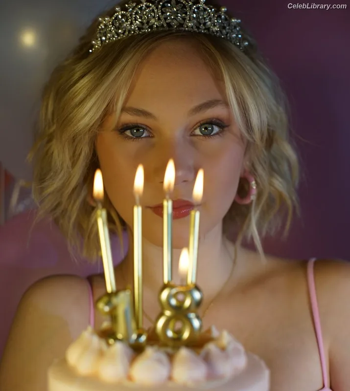 Lily Brooks O’Briant photo 14 of 1107