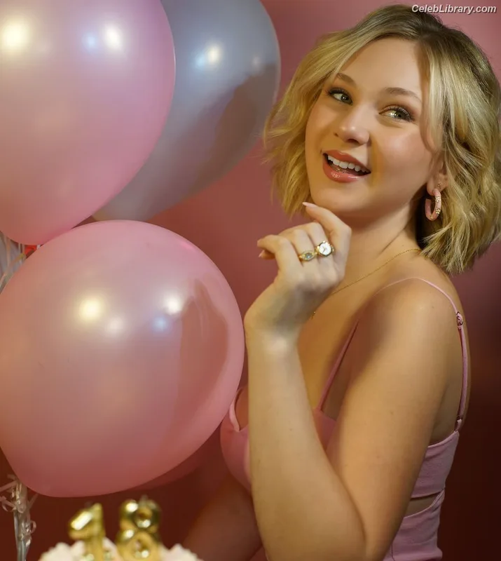 Lily Brooks O’Briant photo 17 of 1107