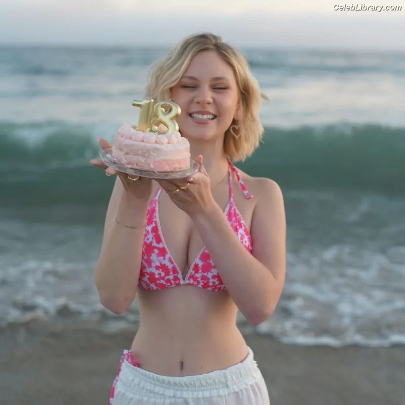 Lily Brooks O’Briant photo 19 of 1107