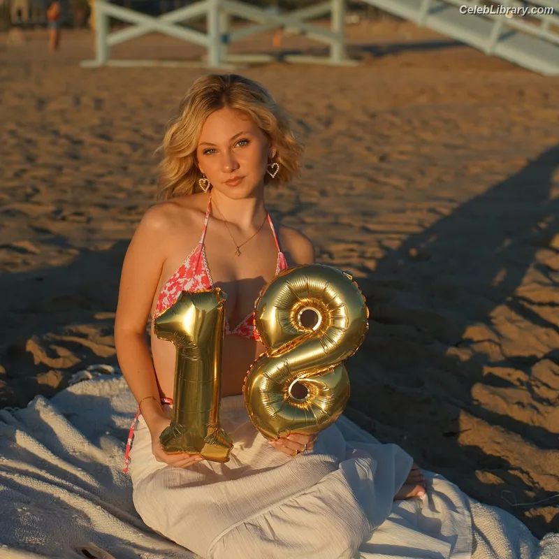 Lily Brooks O’Briant photo 20 of 1107