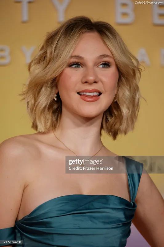 Lily Brooks O’Briant photo 20 of 1107