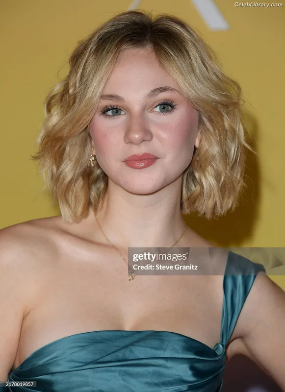 Lily Brooks O’Briant photo 4 of 1107