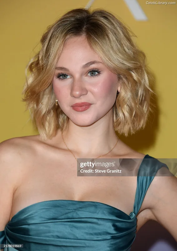 Lily Brooks O’Briant photo 6 of 1107