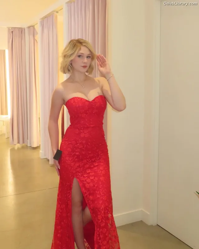 Lily Brooks O’Briant photo 16 of 1107
