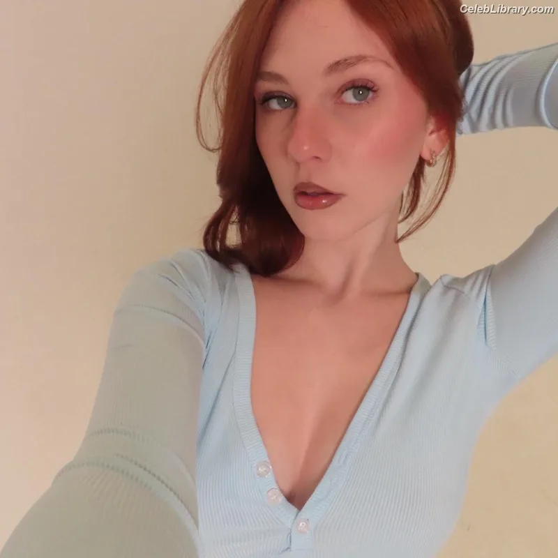 Lily Brooks O’Briant photo 22 of 1107