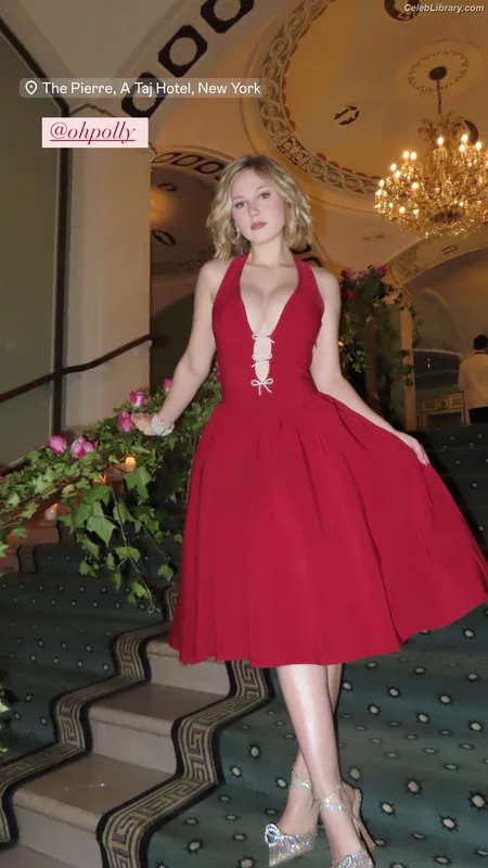 Lily Brooks O’Briant photo 8 of 1107