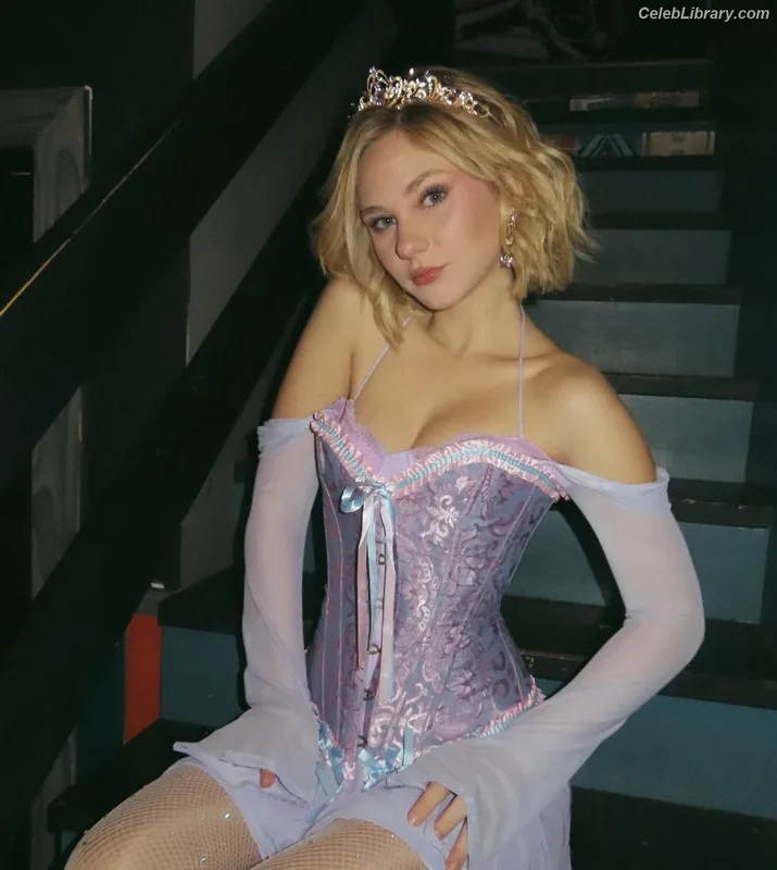 Lily Brooks O’Briant photo 15 of 1107