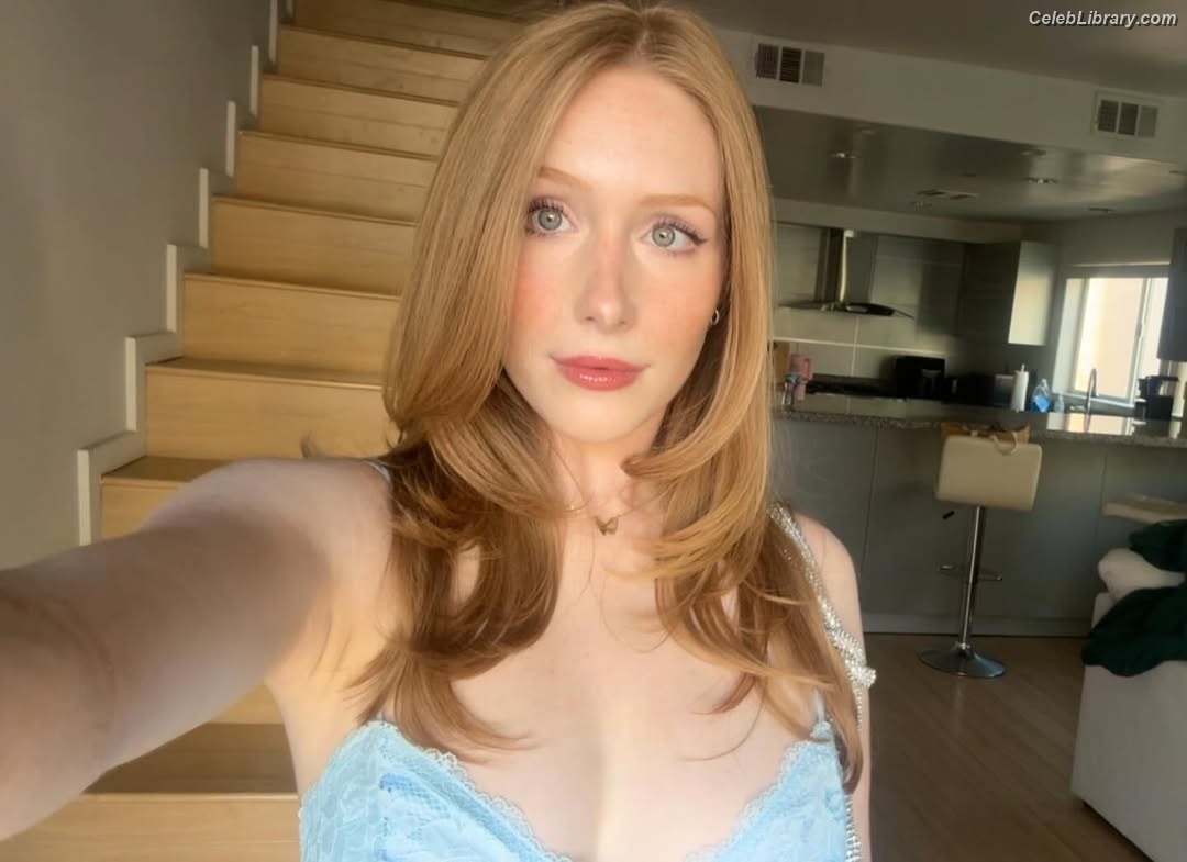 Lily Cardone photo 1 of 7