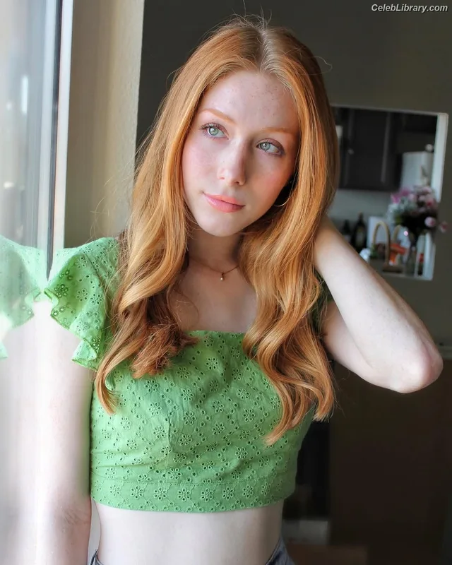 Lily Cardone photo 5 of 7