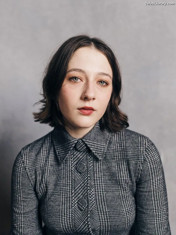 Lily Collias photo 13 of 31