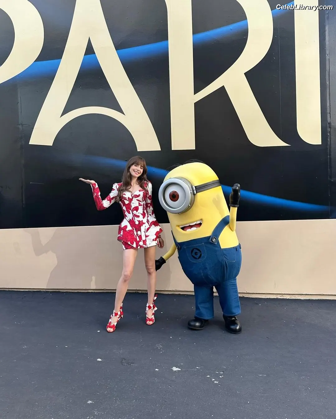 Lily Collins photo 5 of 837