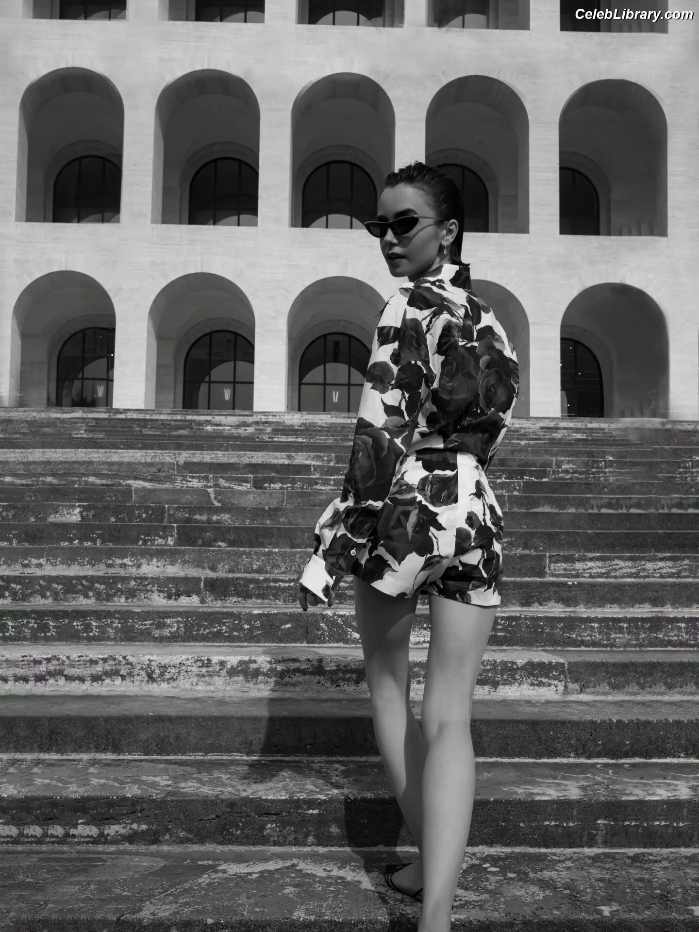 Lily Collins photo 11 of 837