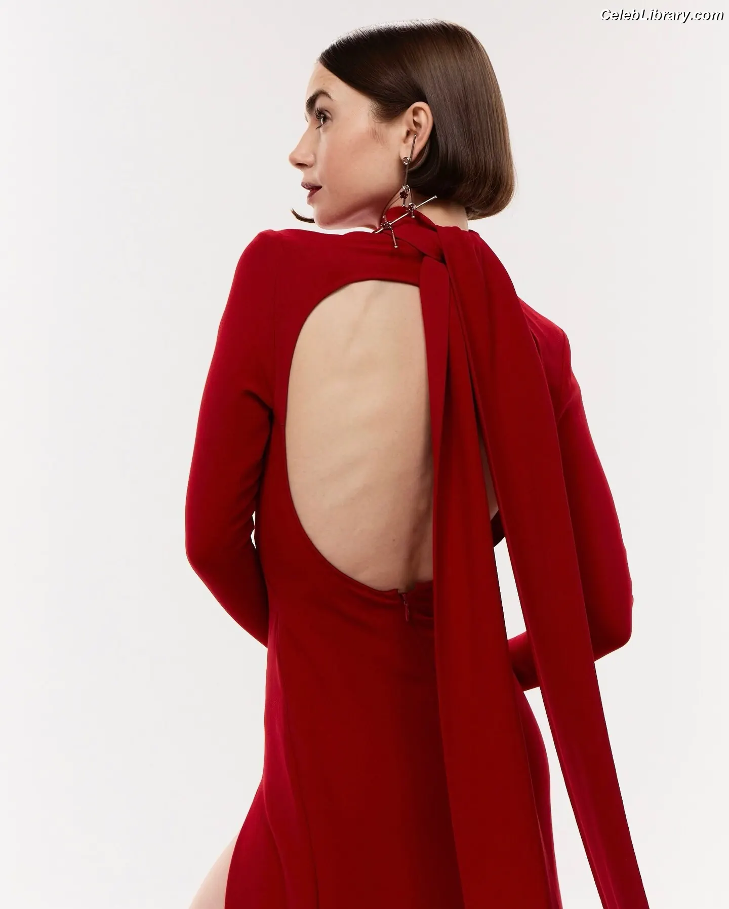 Lily Collins photo 1 of 837