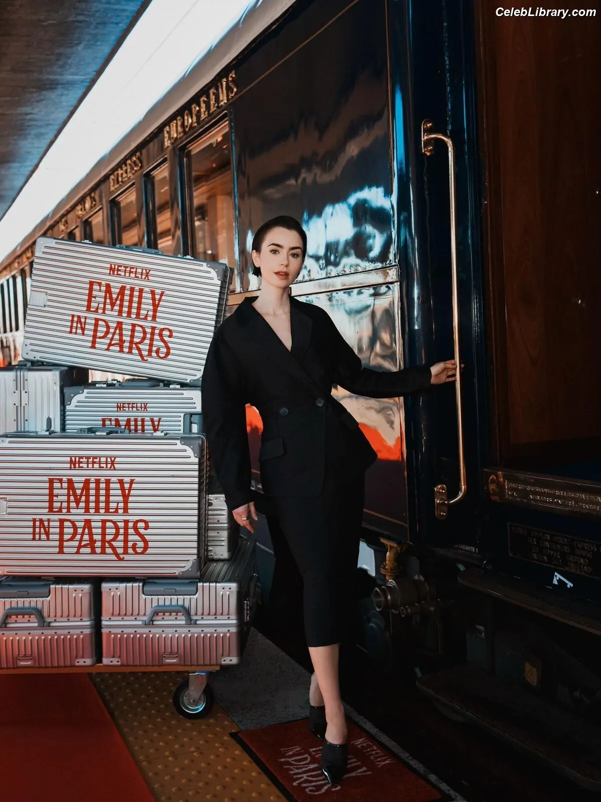Lily Collins photo 2 of 837