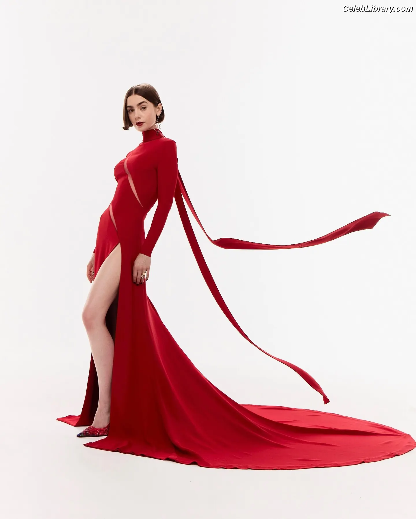 Lily Collins photo 3 of 837