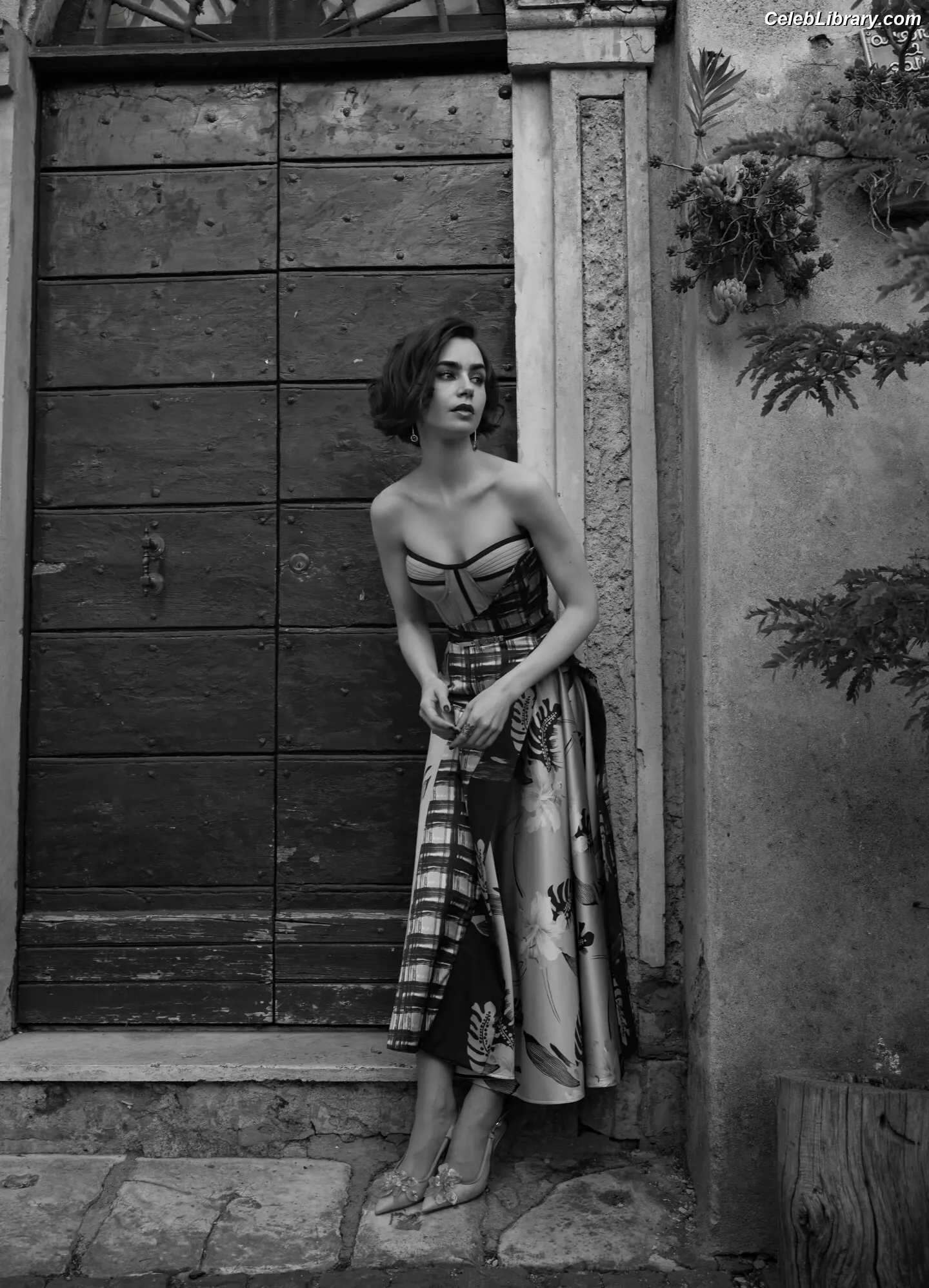 Lily Collins photo 3 of 837