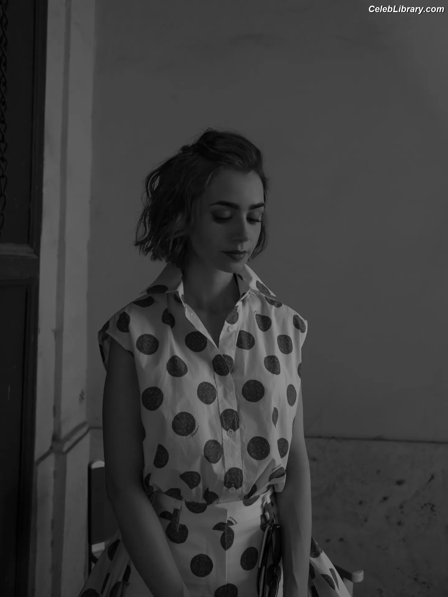 Lily Collins photo 9 of 837