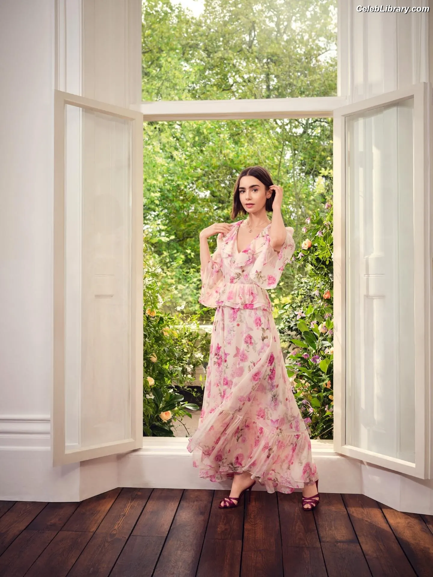 Lily Collins photo 16 of 837