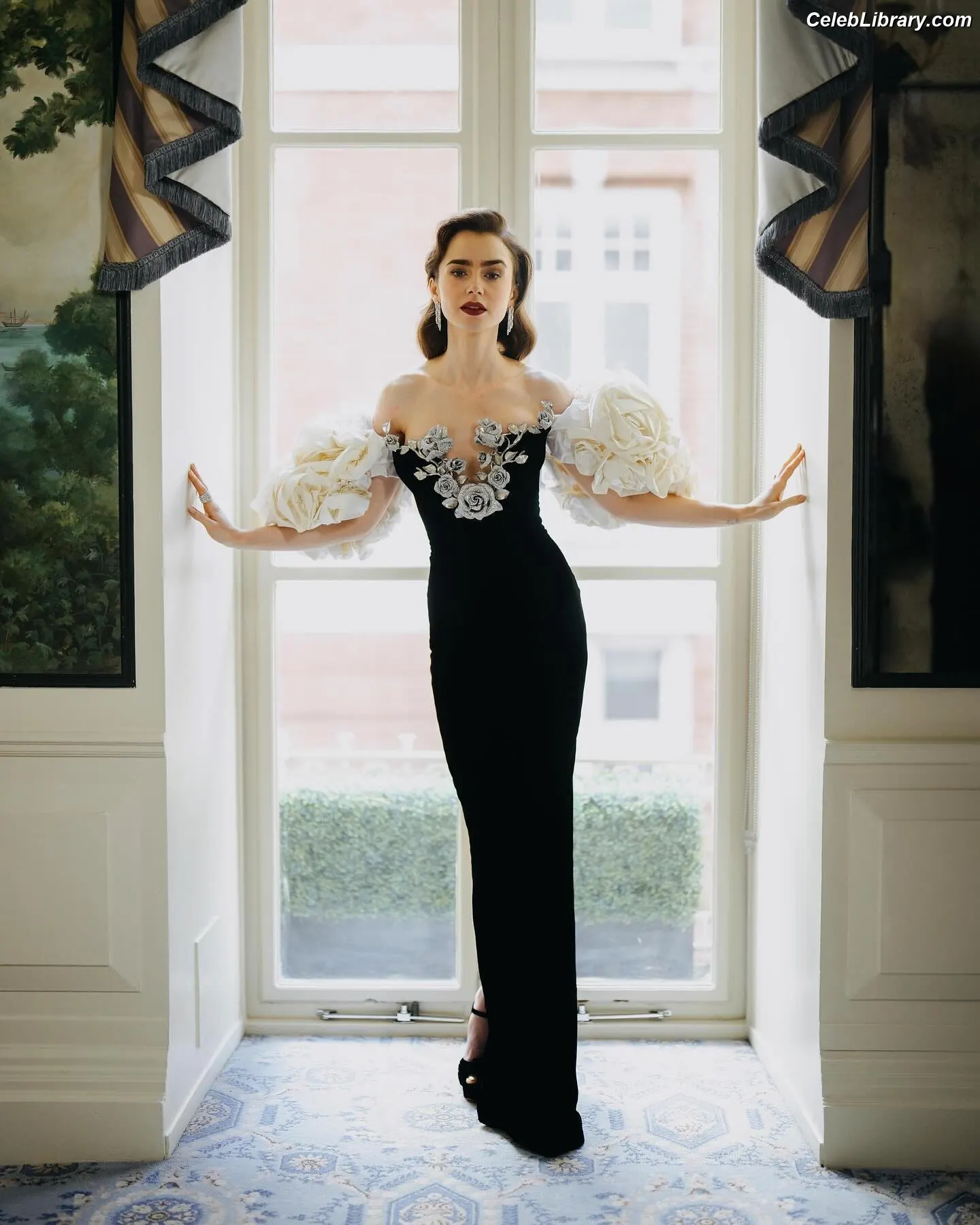 Lily Collins photo 14 of 837