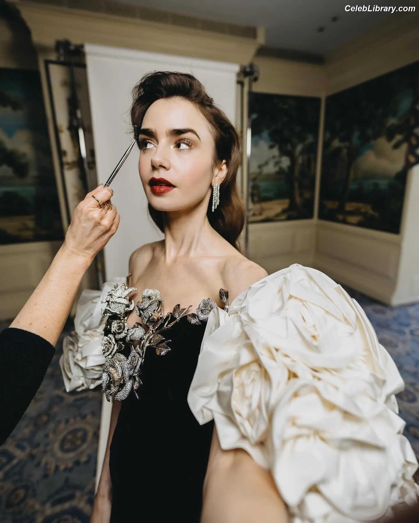Lily Collins photo 17 of 837