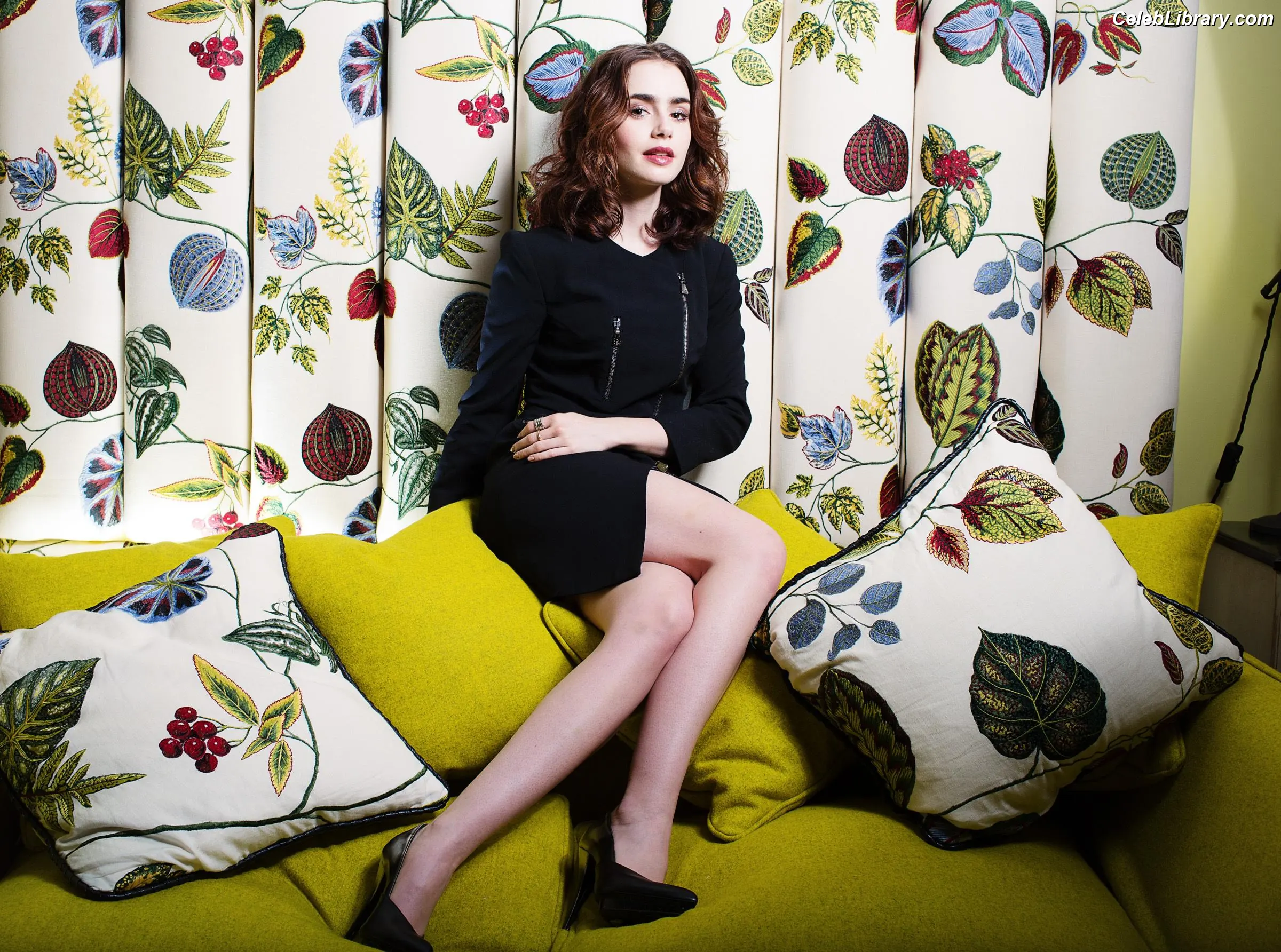 Lily Collins photo 20 of 837