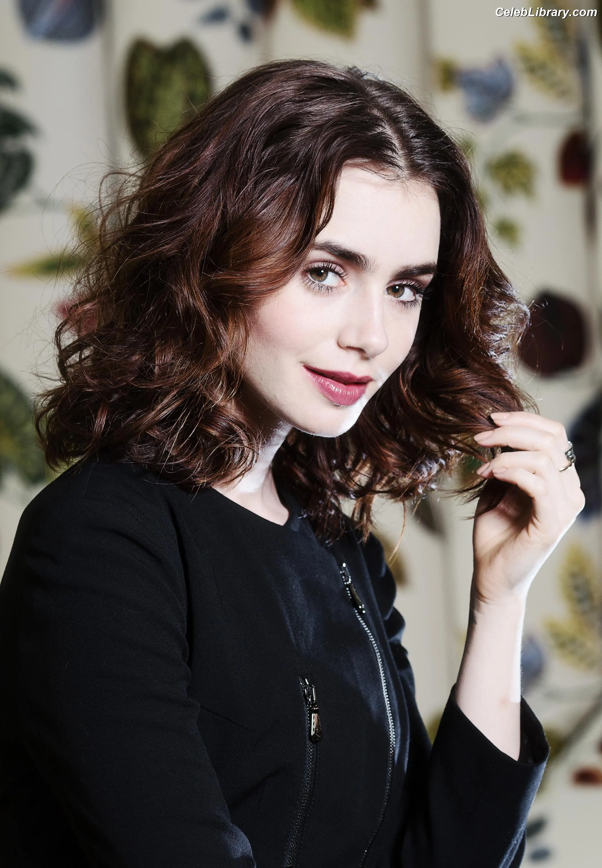 Lily Collins photo 8 of 837