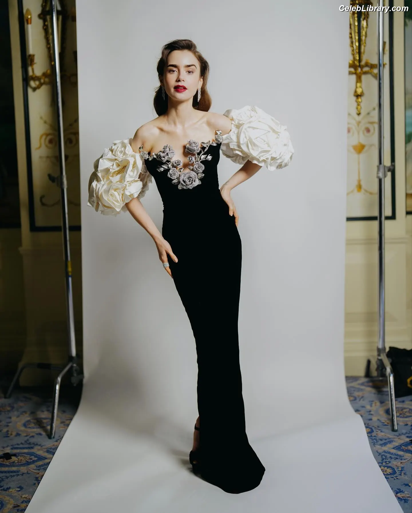 Lily Collins photo 4 of 837