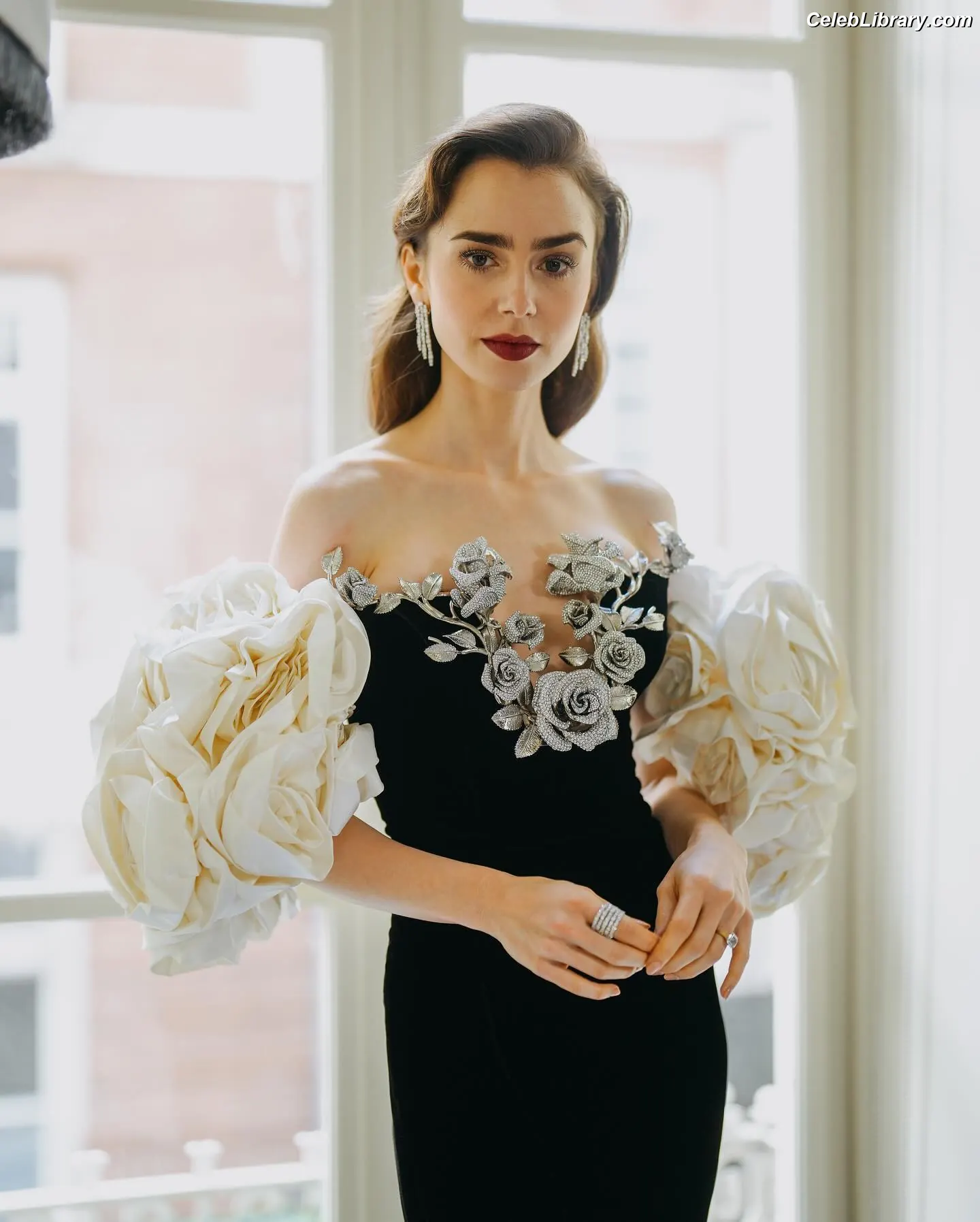 Lily Collins photo 7 of 837