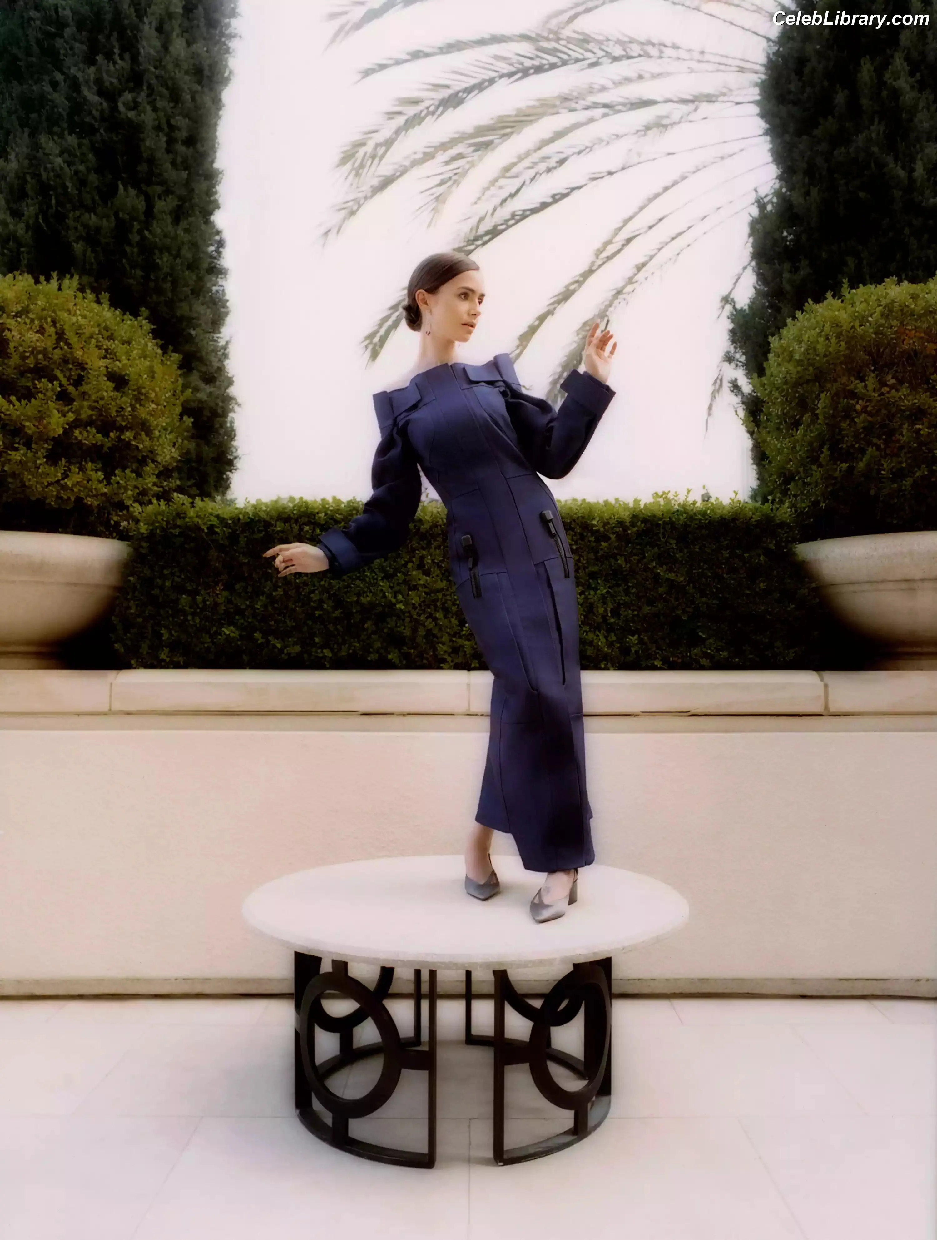 Lily Collins photo 4 of 837