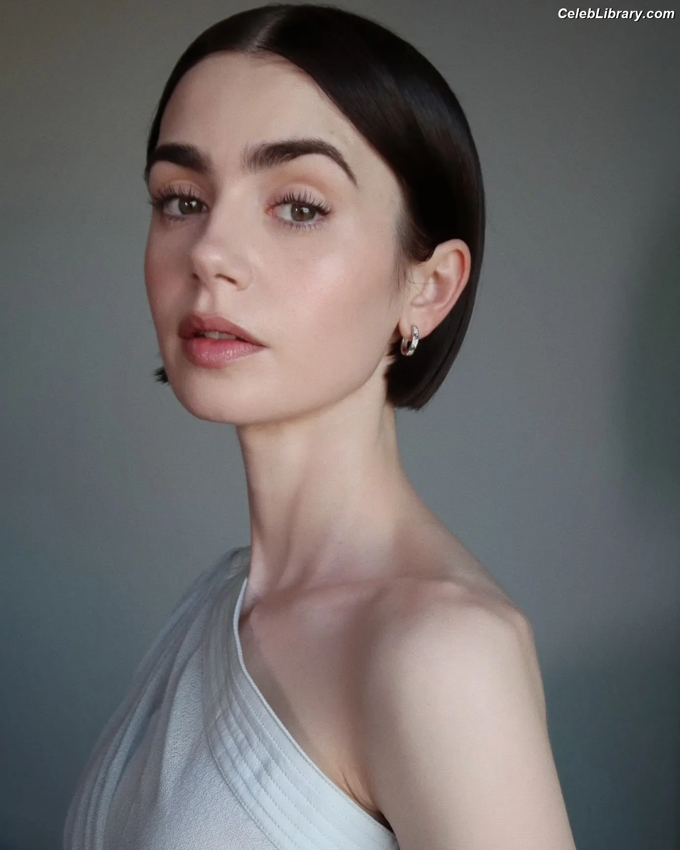 Lily Collins photo 5 of 837