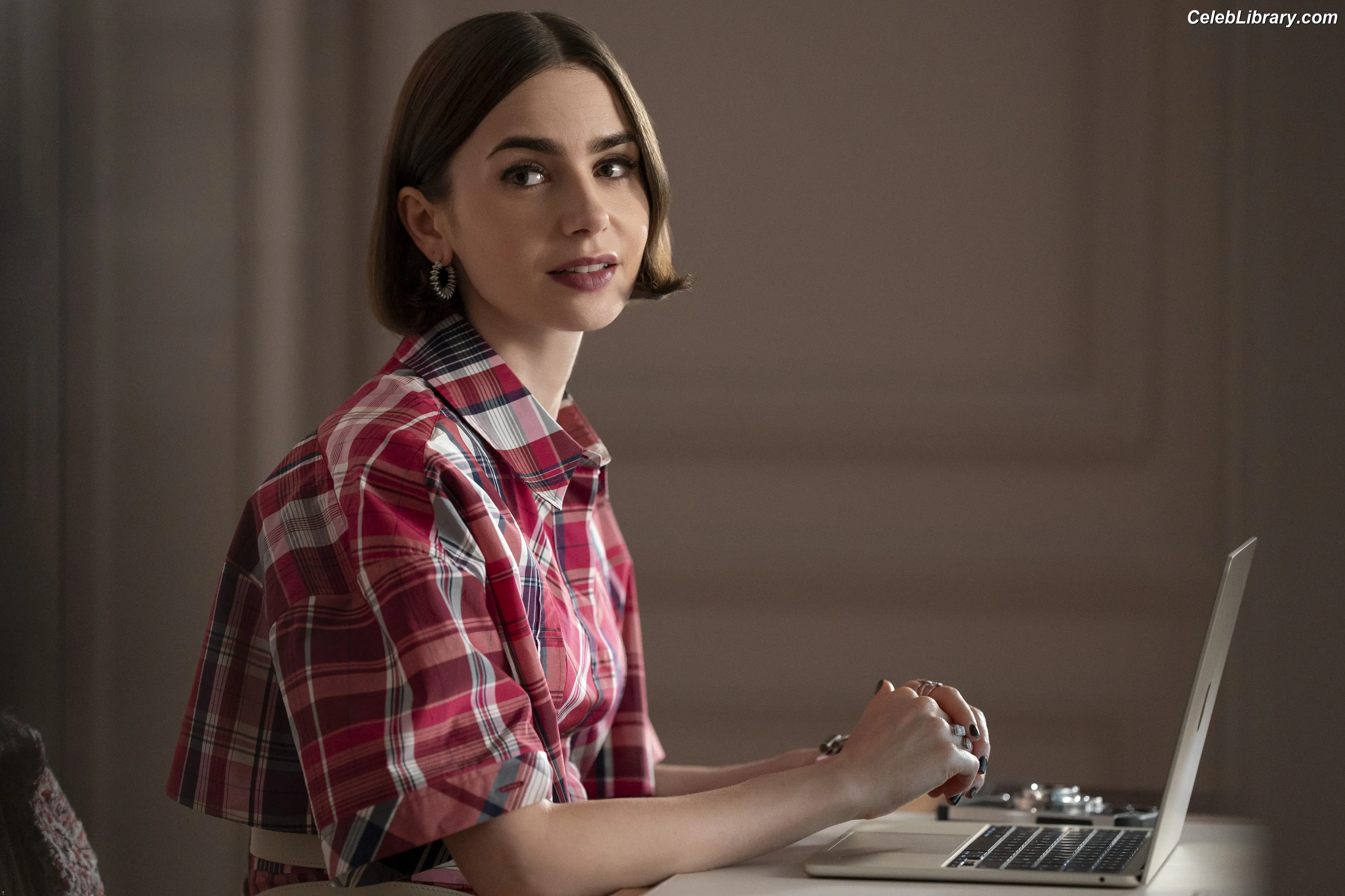 Lily Collins photo 12 of 837