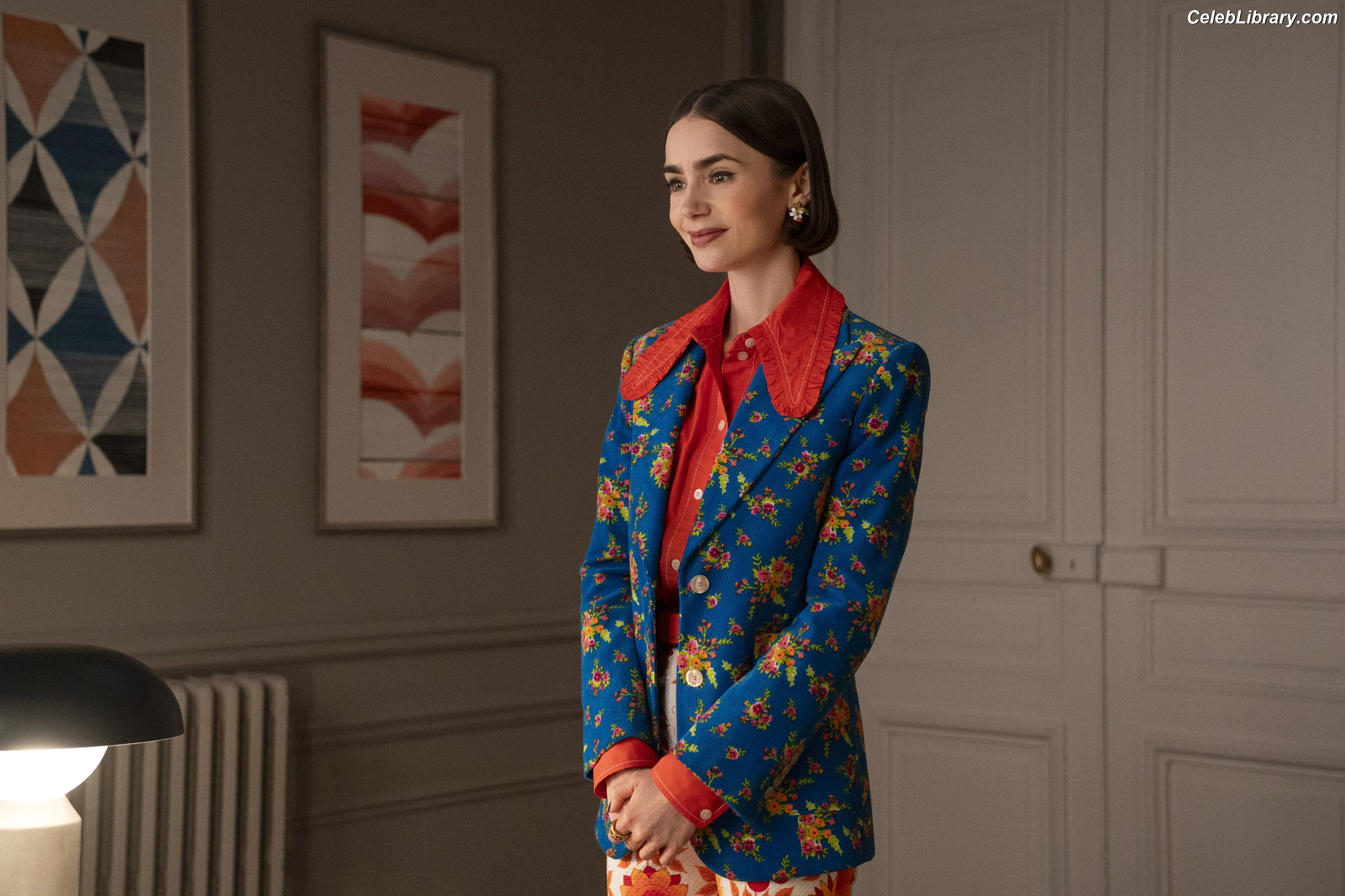 Lily Collins photo 15 of 837