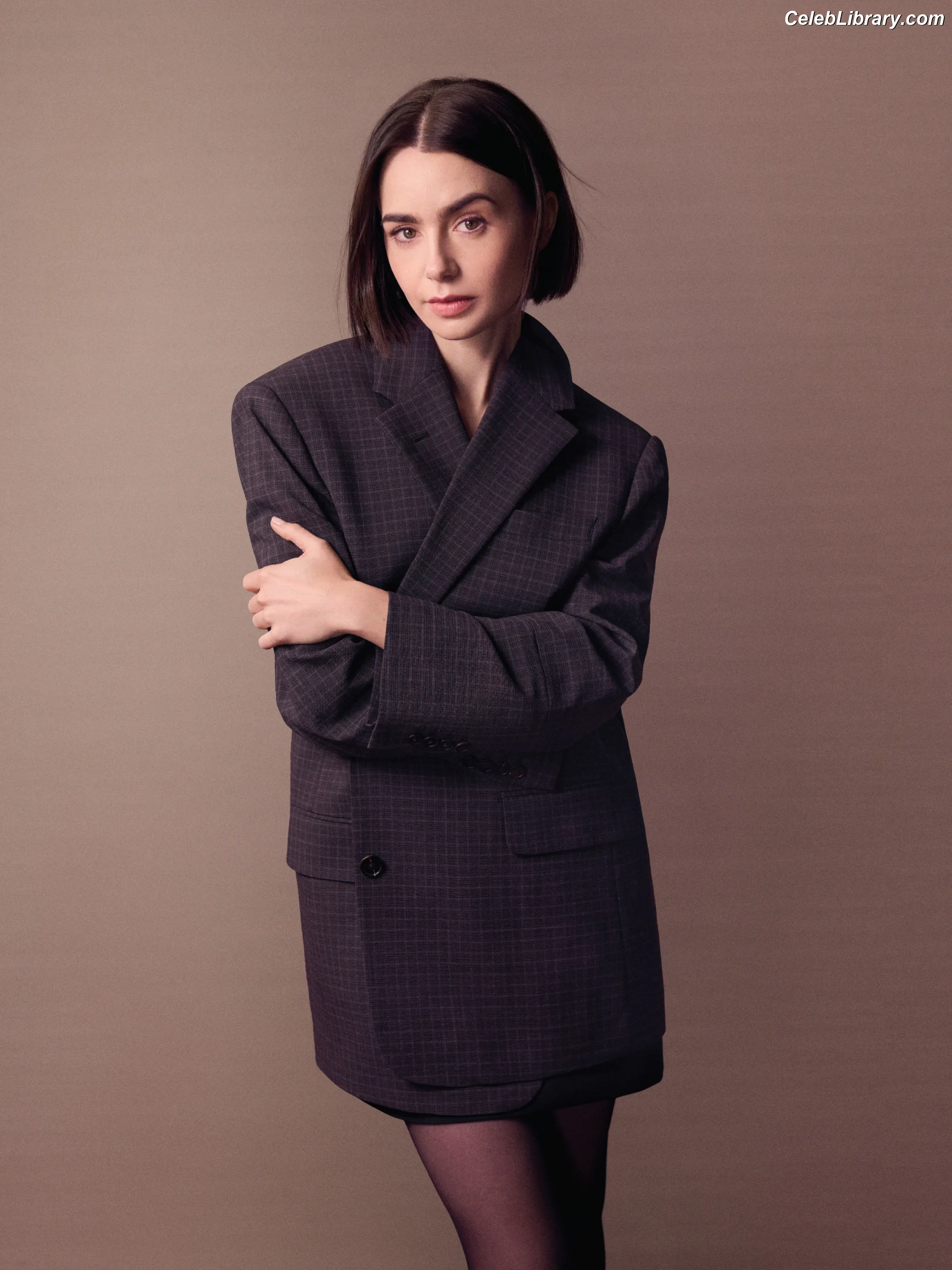 Lily Collins photo 4 of 837