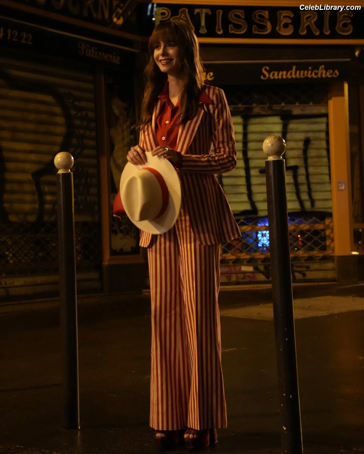 Lily Collins photo 21 of 837