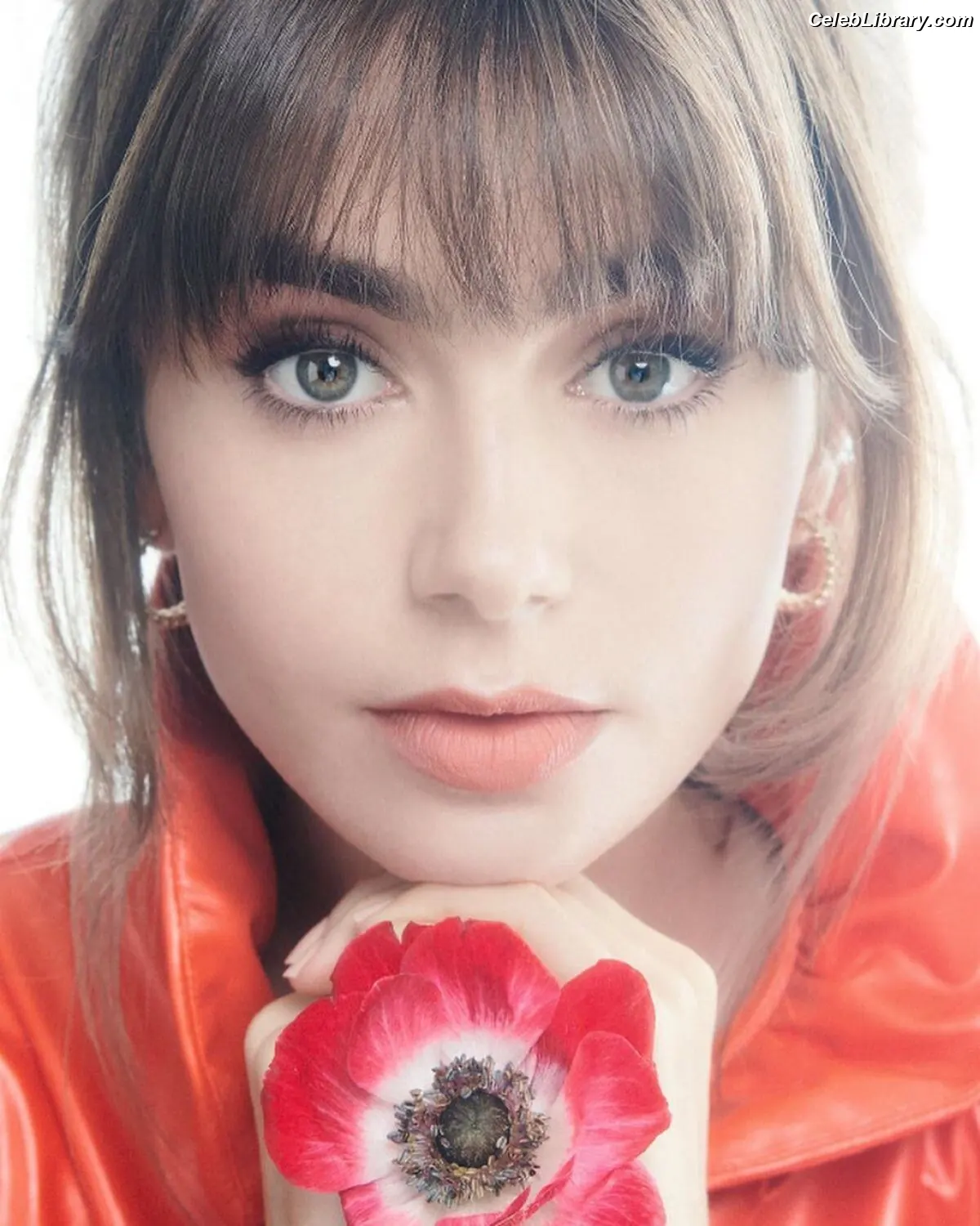 Lily Collins photo 16 of 837