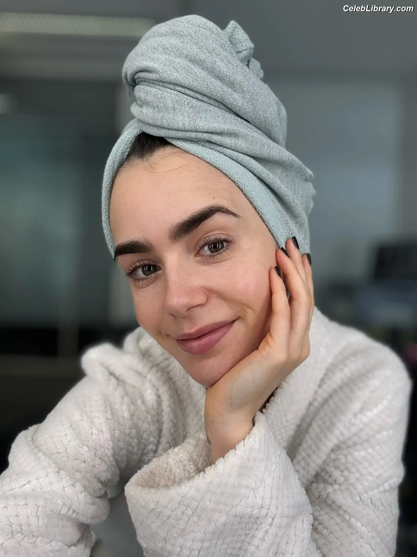 Lily Collins photo 15 of 837