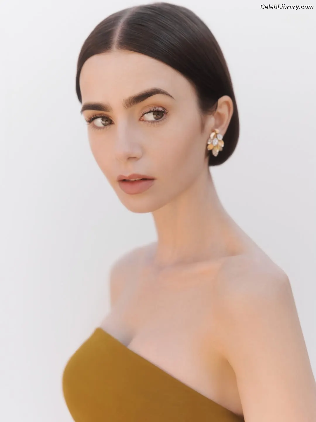 Lily Collins photo 17 of 837
