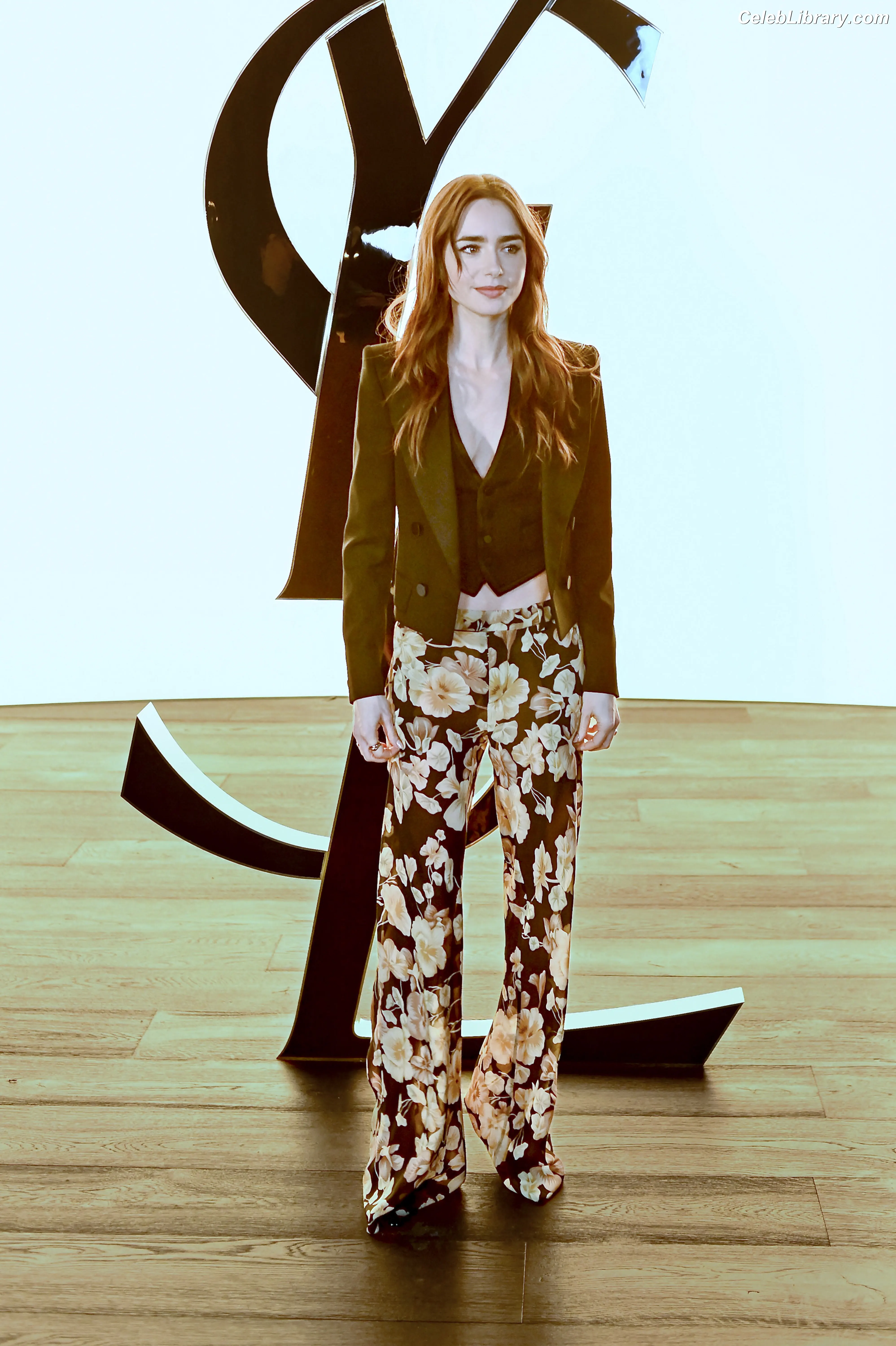 Lily Collins photo 9 of 837