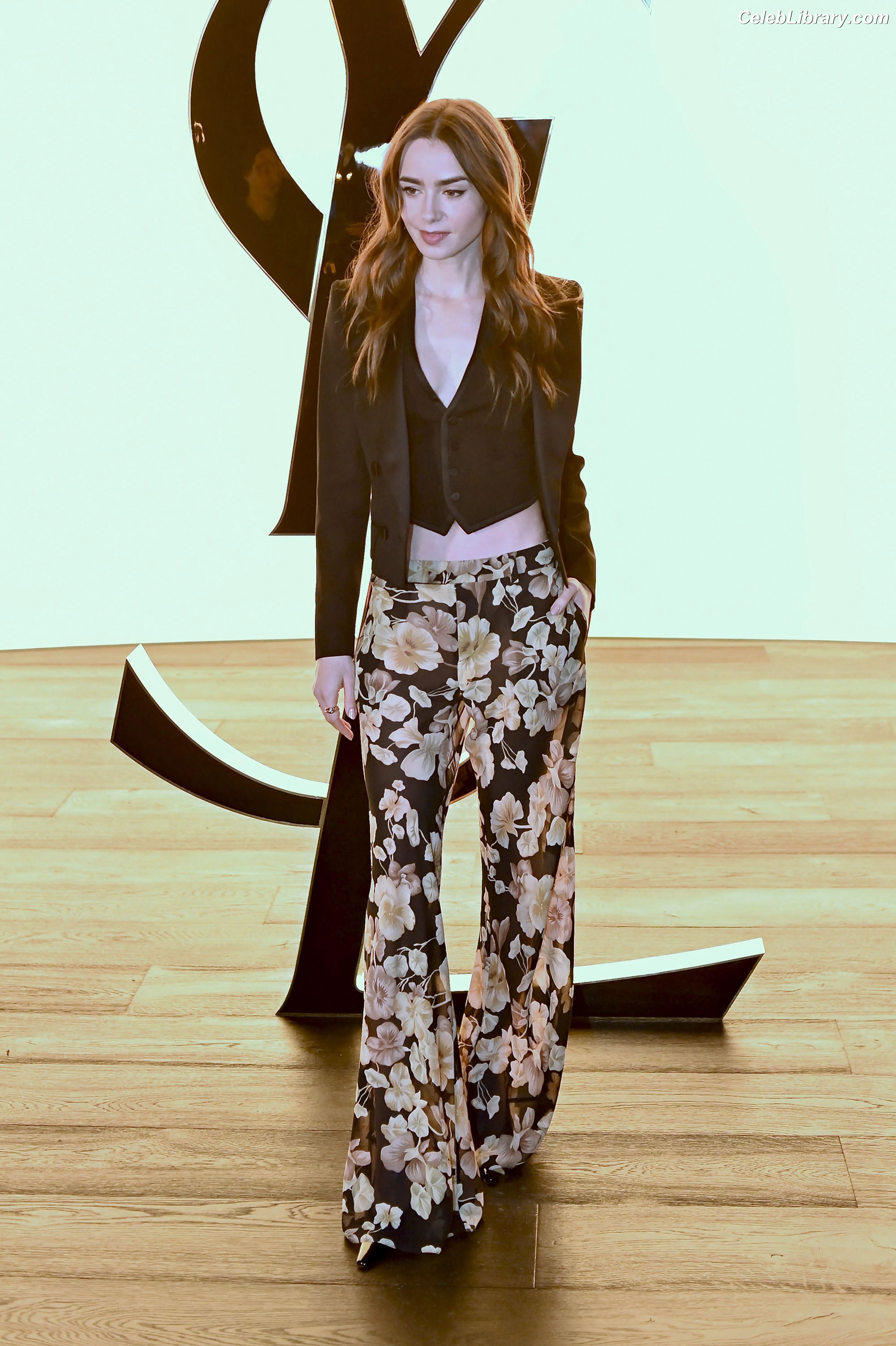 Lily Collins photo 10 of 837